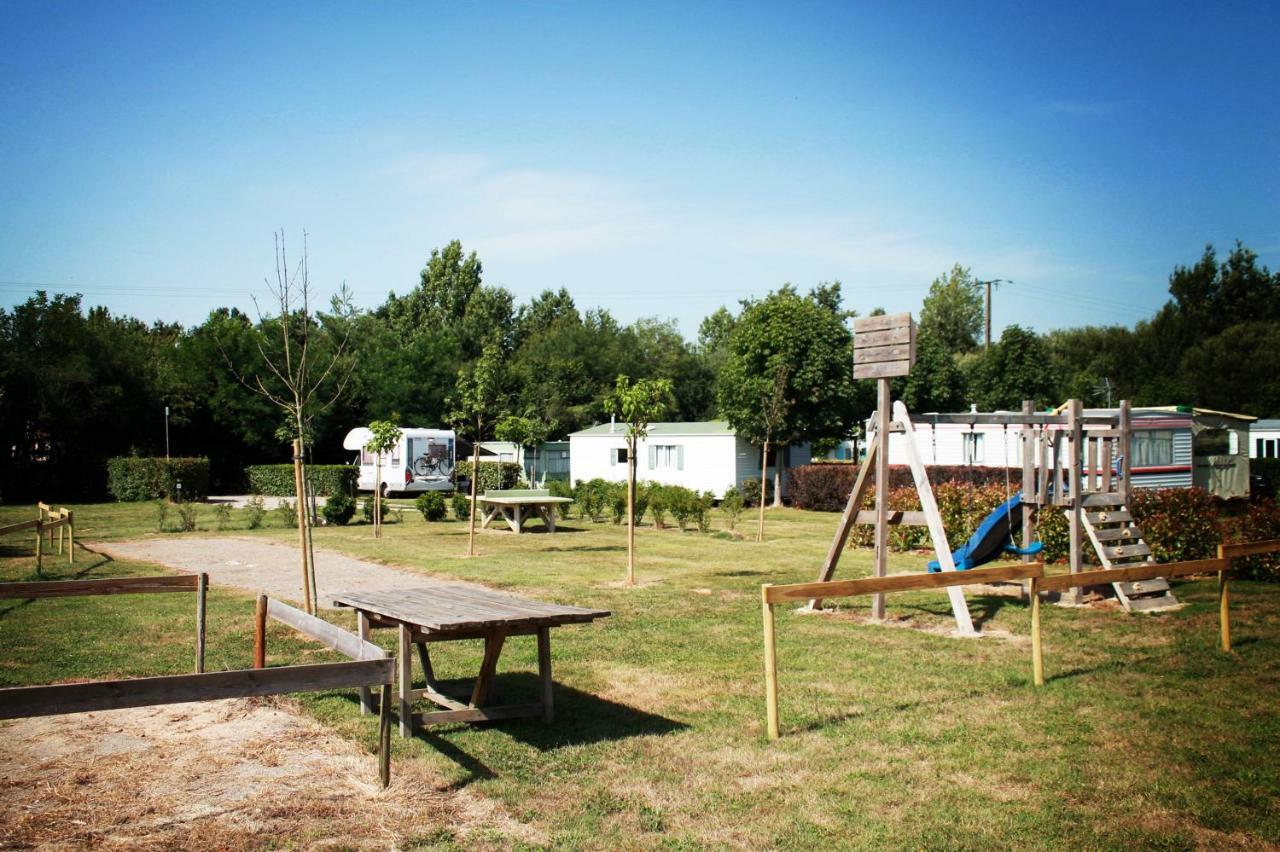 Camping Au Pré de l'Étang Sainte-Foy  Extérieur photo